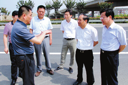 孙耀灿视察城建交通重点工程