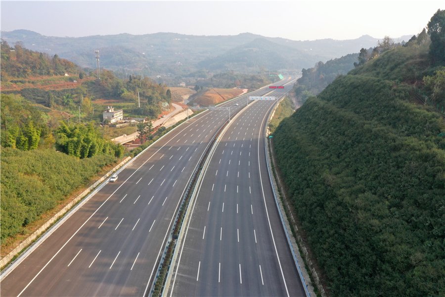 成都天府国际机场高速公路主线建成完工年底将正式通车